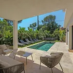 Contemporary With Heated Pool Near Sea Villa