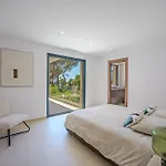 Villa Contemporary With Heated Pool Near Sea *