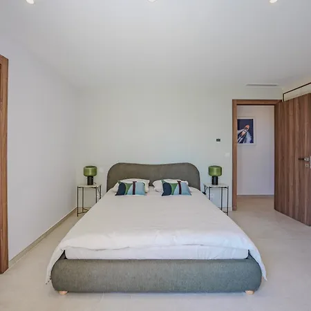 Villa Contemporary With Heated Pool Near Sea Saint-Raphael (Var)