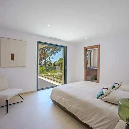 Villa Contemporary With Heated Pool Near Sea *