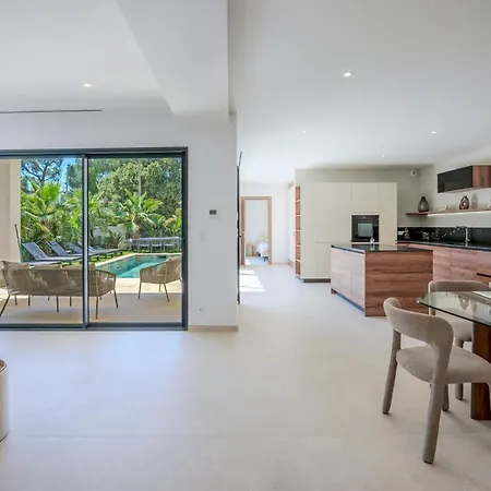 Contemporary With Heated Pool Near Sea Saint-Raphael (Var)